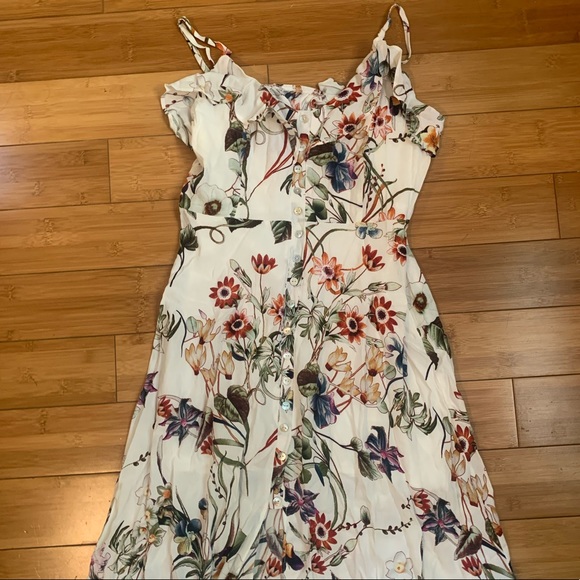 Lulu’s Floral Maxi front bottoms and exposed back - Picture 1 of 8